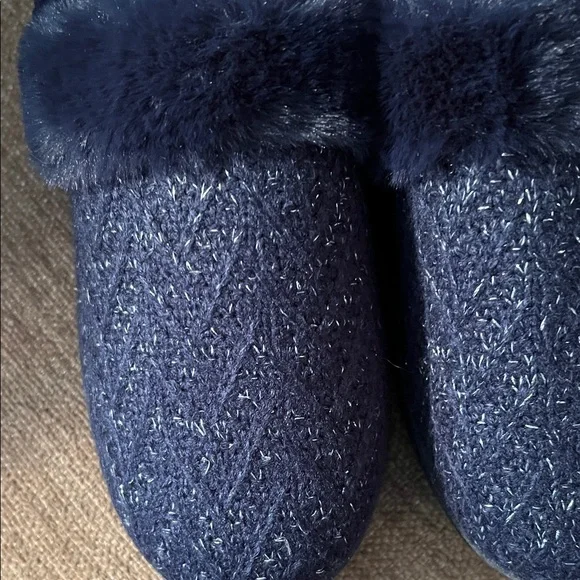 NWOT Skechers Women's Cozy Navy Slippers - Picture 2 of 5